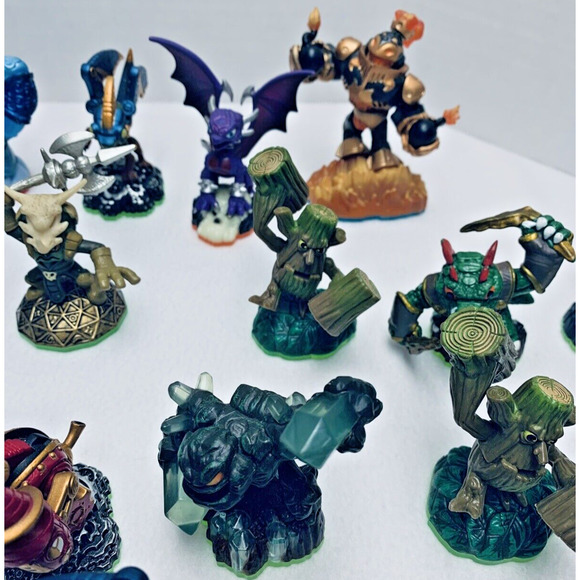 Skylander Action Figure Lot 41 Pieces Giants? 1" to 4" Tall Some Dups Good Clean - Picture 12 of 15